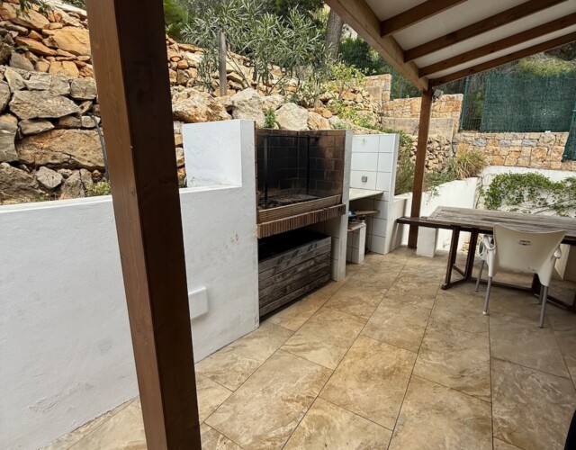 Outdoor kitchen and patio eating area on back of house