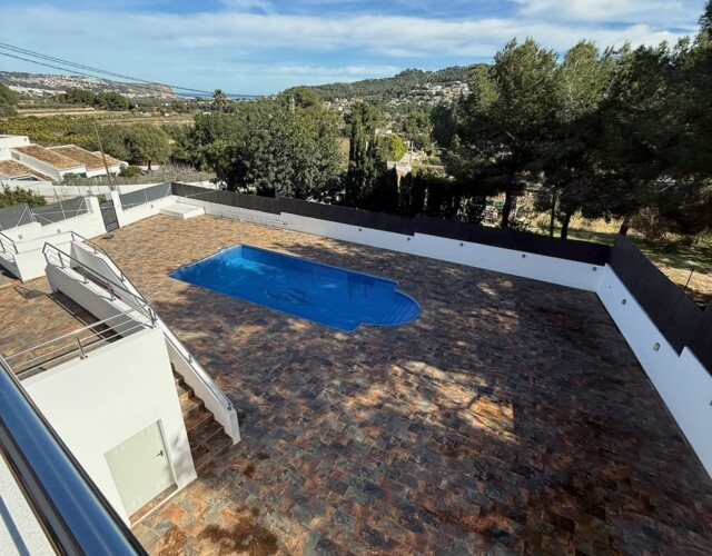 Outdoor tiled pool area