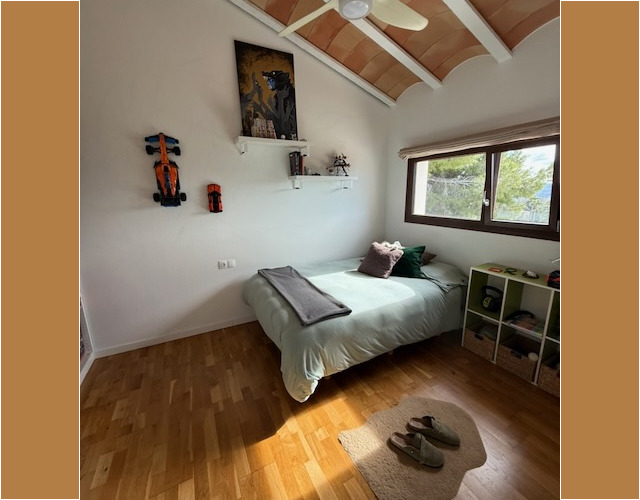 Second upstairs bedroom